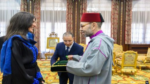 الرباط.. الملك محمد السادس يوشح المتسلقة المغربية نوال صفنضلة بوسام المكافأة الوطنية من درجة ضابط