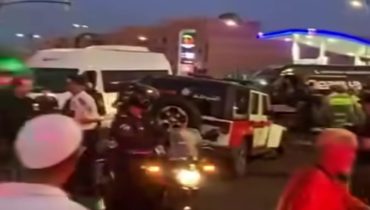 مواطن افريقي يستولي على سيارة شرطة بمراكش يلود بالفرار