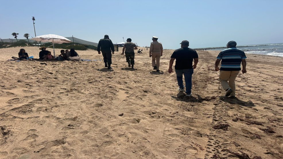 ساحل البراهمة تحت المراقبة.. حملة ميدانية صارمة لحماية المصطافين وفرض احترام القانون