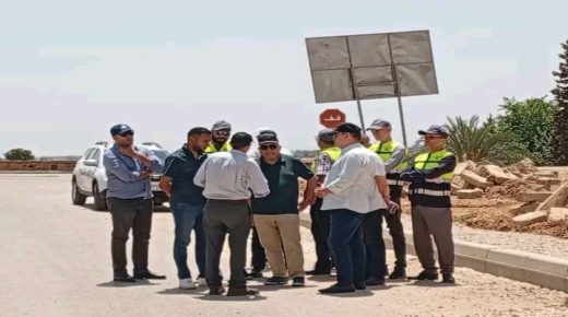 عامل إقليم الخميسات يتابع ميدانياً أشغال تهيئة شارع الصحراء المغربية لتسريع وتيرة الإنجاز