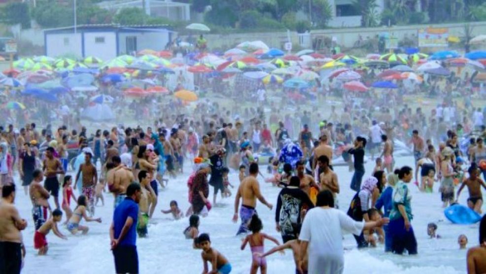 ارتفاع ملحوظ في أعداد المصطافين بجهة طنجة تطوان الحسيمة إيذانًا بانطلاق الموسم الصيفي