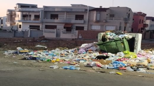 مولاي بوسلهام.. مشاهد لتراكم الأزبال مع انطلاق الموسم الصيفي
