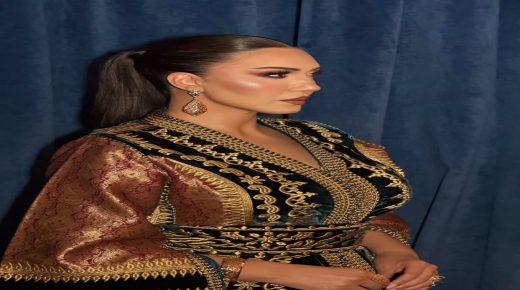 أسماء لمنور تُحيي روح الطرب المغربي في مهرجان عيساوة بمكناس