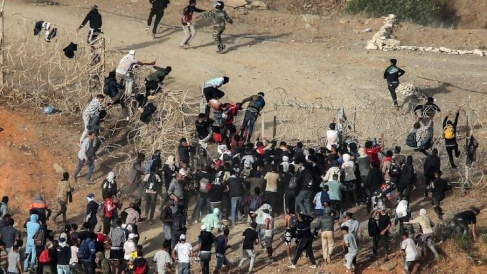 هل فتحت سبتة ابوابها في وجه أصحاب الأرض؟ التفاصيل الكاملة لهجرة جماعية غير مسبوقة