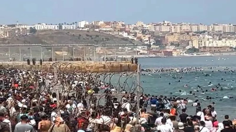 سبتة تواجه تدفقاً غير مسبوق للمهاجرين .. 49 ألف وافد و19 وفاة خلال 24 ساعة