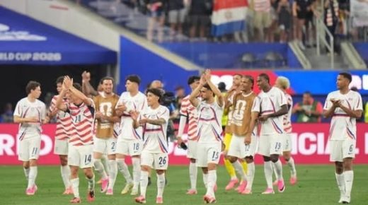 آخر تطورات فضيحة الاحذية الوردية التي تم فرضها على لاعبي كأس العالم في نسخته الأخيرة