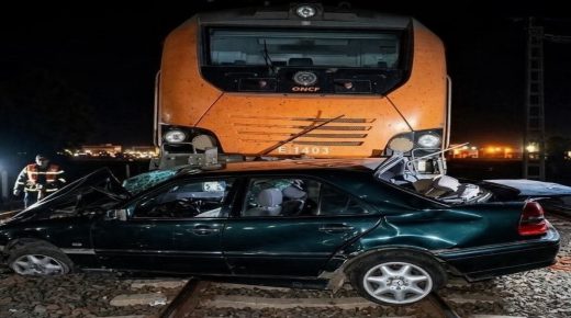 نجاة سائق من موت محقق بعد اصطدام قطار بضائع بسيارة في القصر الكبير