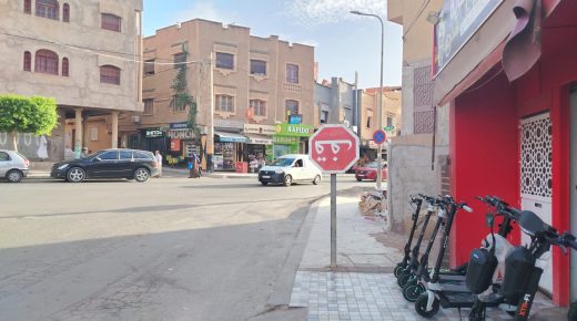 وجدة.. علامة “قف” تحتاج إلى إصلاح