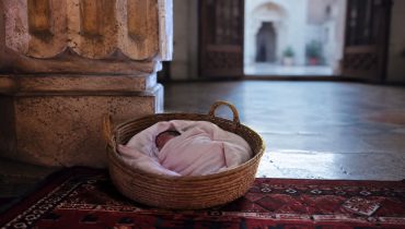 العثور على رضيعة حديثة الولادة متخلى عنها بالمسجد العتيق بالحي الحسني باليوسفية