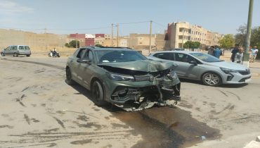 حادثة سير خطيرة أمام المقاطعة الثانية بالفقيه بن صالح..سيارة تصطدم بعمود كهربائي