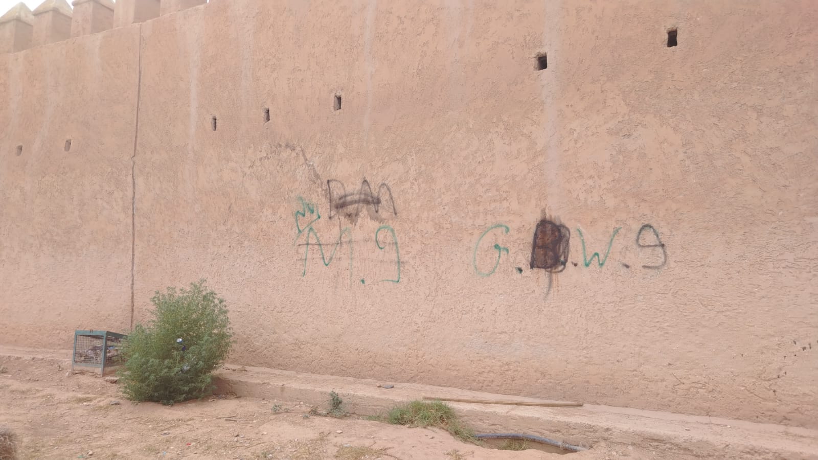 وجدة.. تطاول مرفوض على أسوار باب سيدي عبد الوهاب التاريخية ‎