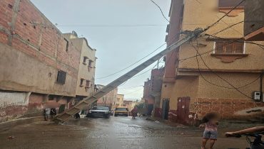 خنيفرة .. سقوط عمود كهربائي بحي بودرع يستنفر السلطات المحلية