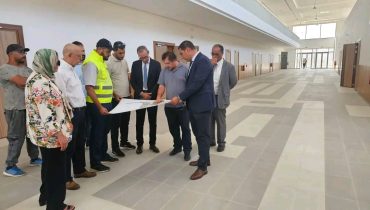 عامل الحسيمة يترأس اجتماع تتبع أشغال المركب الجامعي بأيت قمرة ورئيس جامعة عبد المالك السعدي يتفقد الورش ميدانيا