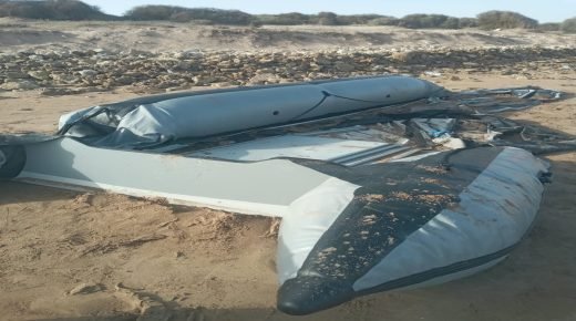 المهارزة الساحل اقليم الجديدة..حجز قارب مطاطي ومعدات يشتبه في ارتباطها بالهجرة غير النظامية بشاطىء سيدي يعقوب