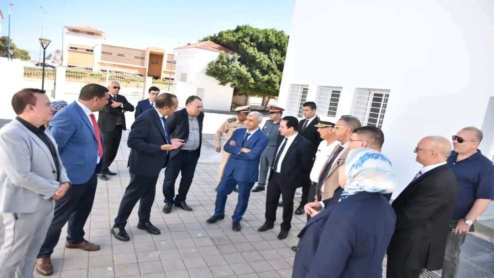عامل إقليم الحسيمة يتفقد المركز المؤقت لكلية العلوم القانونية والسياسية استعداداً لانطلاق الدراسة