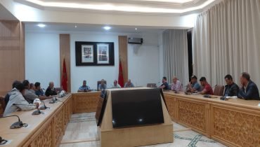 إقليم الجديدة .. فلاحو منطقة بولعوان يطالبون بمراجعة فواتير السقي وإصلاح أنبوب يهدر كميات كبيرة من المياه